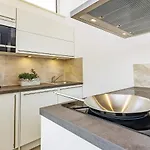 Penthouse At Marina Daire