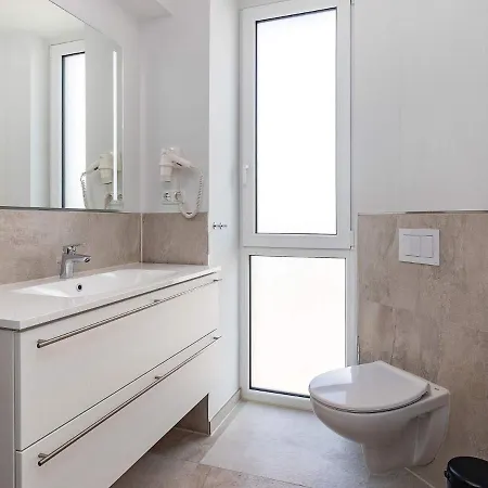 Modernes Luxusapartment An Der Marina